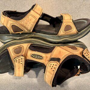 ~~Keen Mens Rialto II 3 Point Outdoor Hiking Sandals Brown Size 9.5  SMOKE/PET F